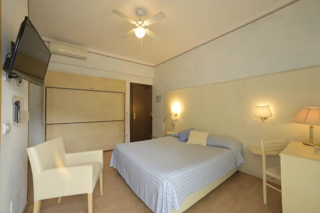 Matrimoniale con letti a castello Matrimoniale con letti a castello